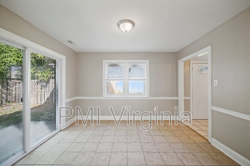 Virginia Beach Townhome: 835 N Buckingham Ct