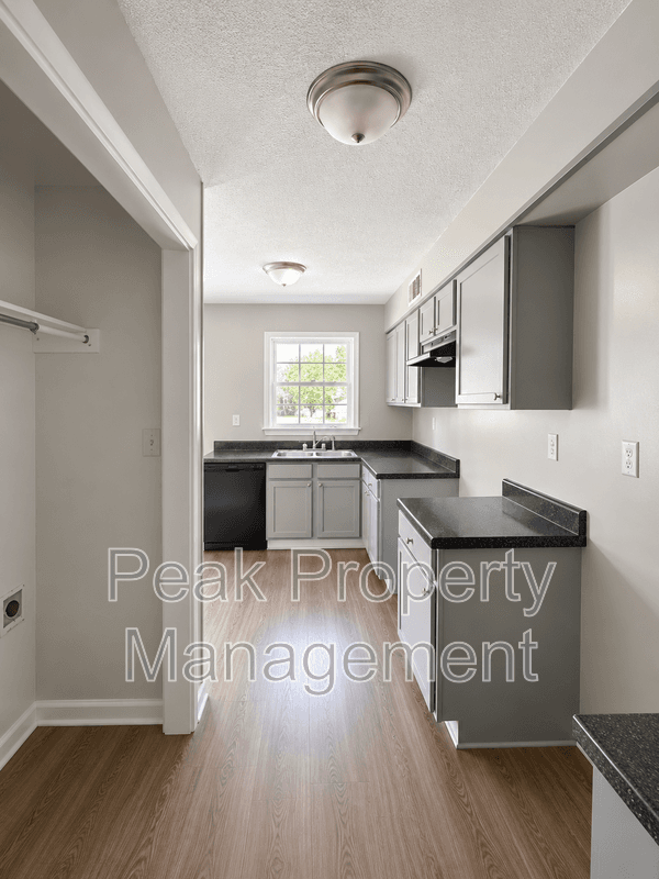 Memphis House: 3096 Claudette Rd