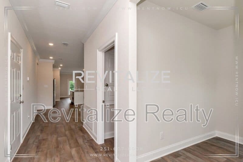 Daphne House: 11253 Cloister Drive