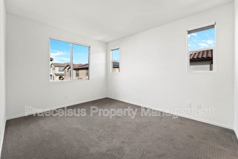 Chula Vista Townhome: 1710 Signature Pl