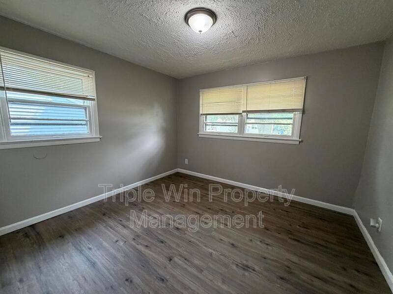 Saint Louis House: 1113 Highmont Dr