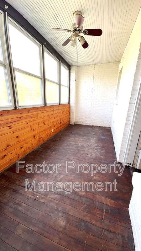 Mankato House: 118 Parsons St