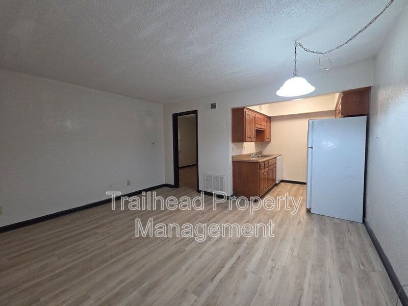 Independence House: 1301 E Frederick St