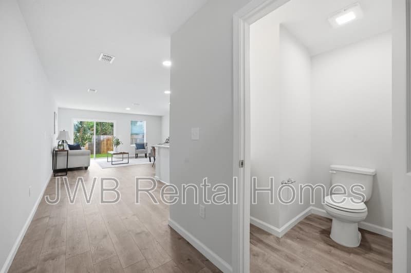 Jacksonville House: 7648 Eaton Ave
