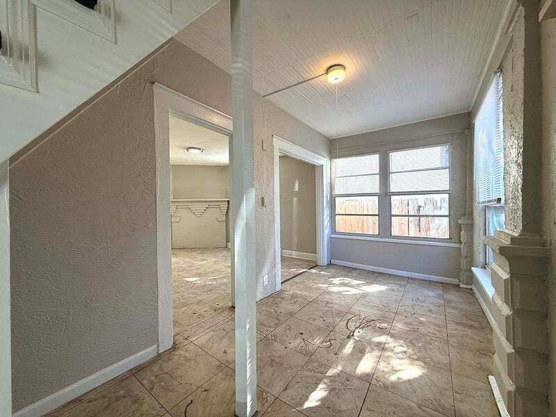 St. Petersburg House: 975 13th Avenue South