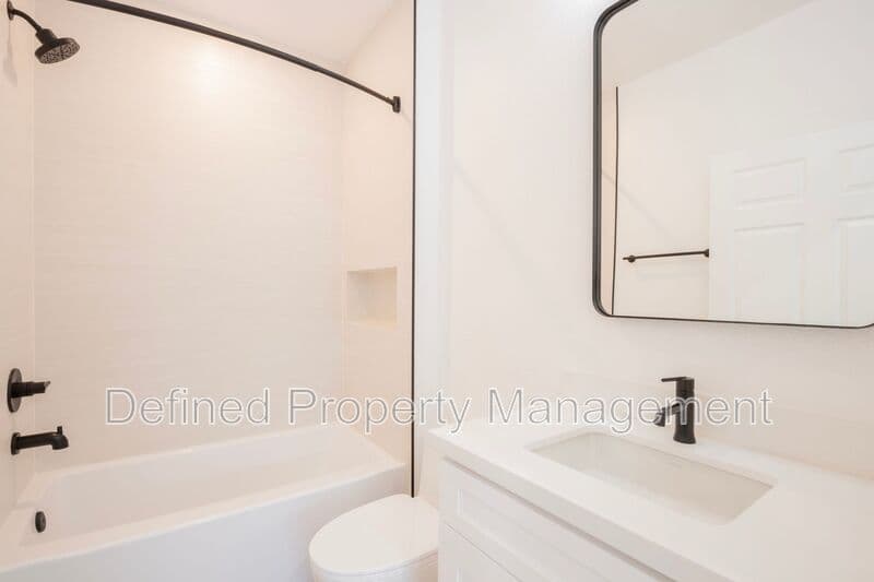 Los Angeles Condo: 1616 N Serrano Ave