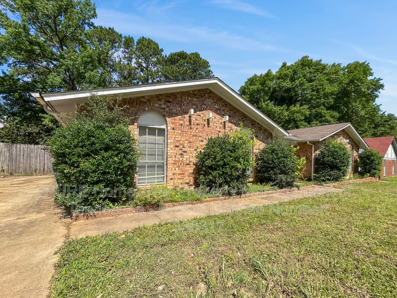 Memphis House: 3171 Belle Tower Rd