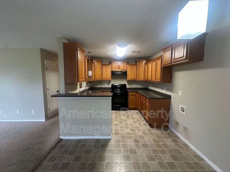 Bartlesville House: 4704 NE Wisconsin St