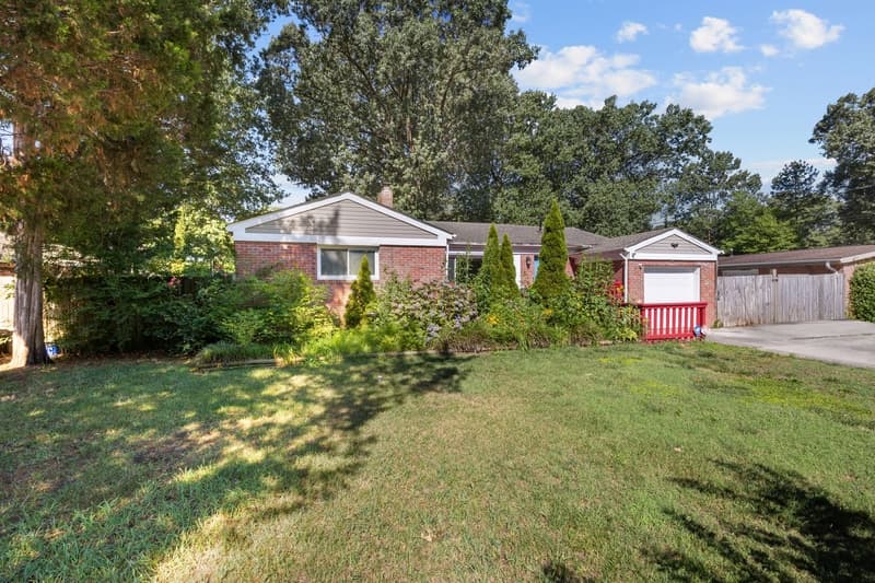Chesapeake House: 1204 Fontana Avenue