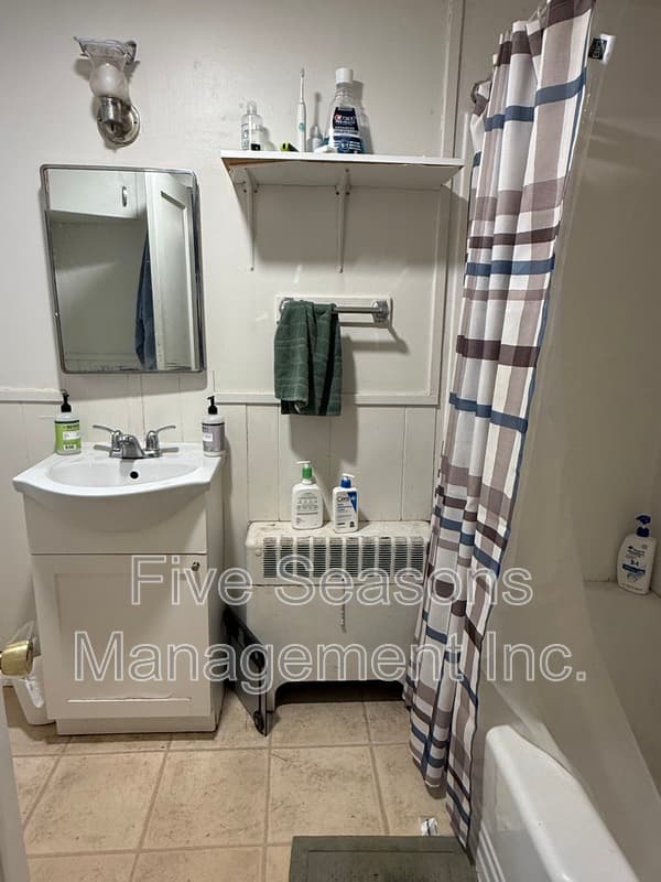 Burlington Condo: 14 1/2 Dans Court