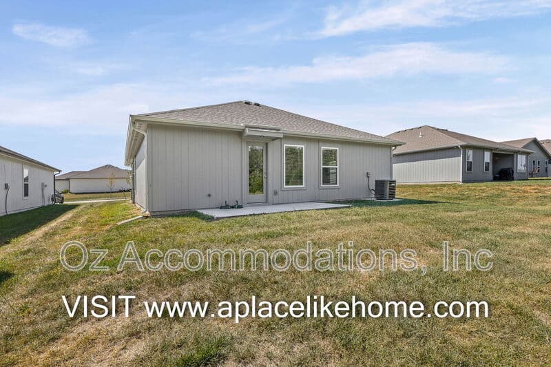 Spring Hill House: 19427 Lincoln St