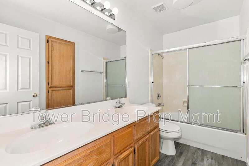 Elk Grove House: 8992 Panamint Ct
