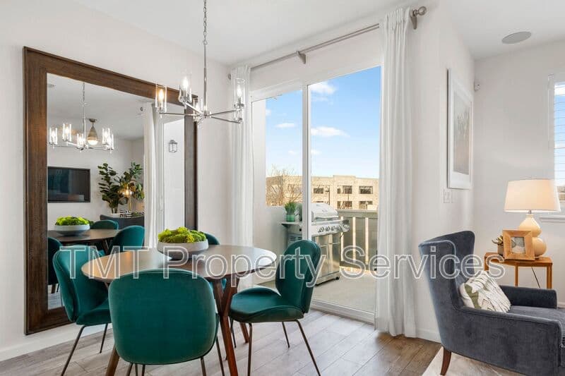 Sacramento Townhome: 31 Advantage Court