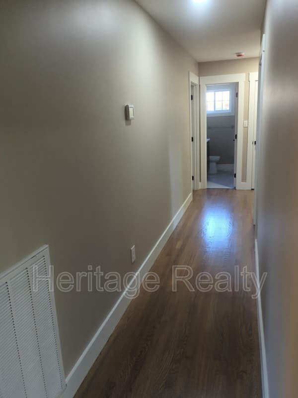 Knoxville House: 8108 Bennington Drive Northwest