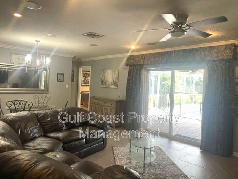 Sarasota House: 3737 Kingswood Dr