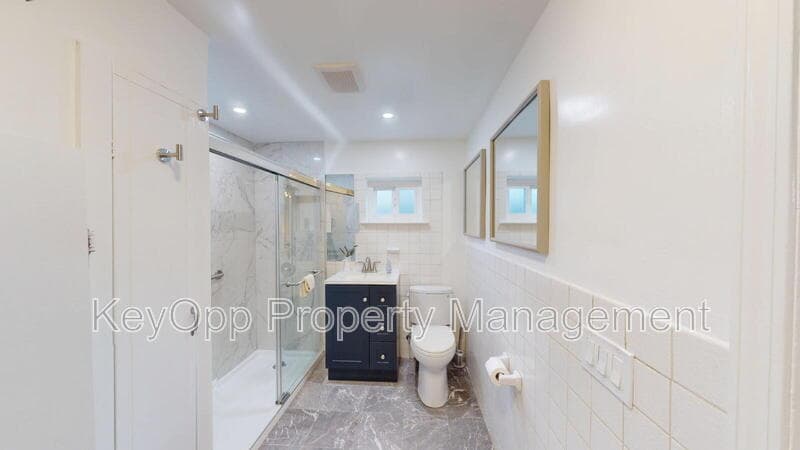 Redwood City Condo: 150 Nottingham Avenue
