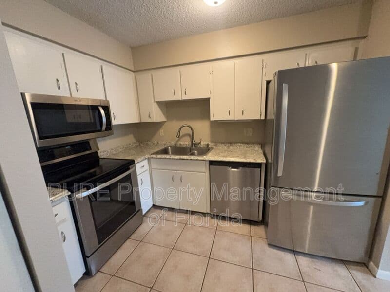 Ocala House: 2040 SE 40th St Rd 1-4