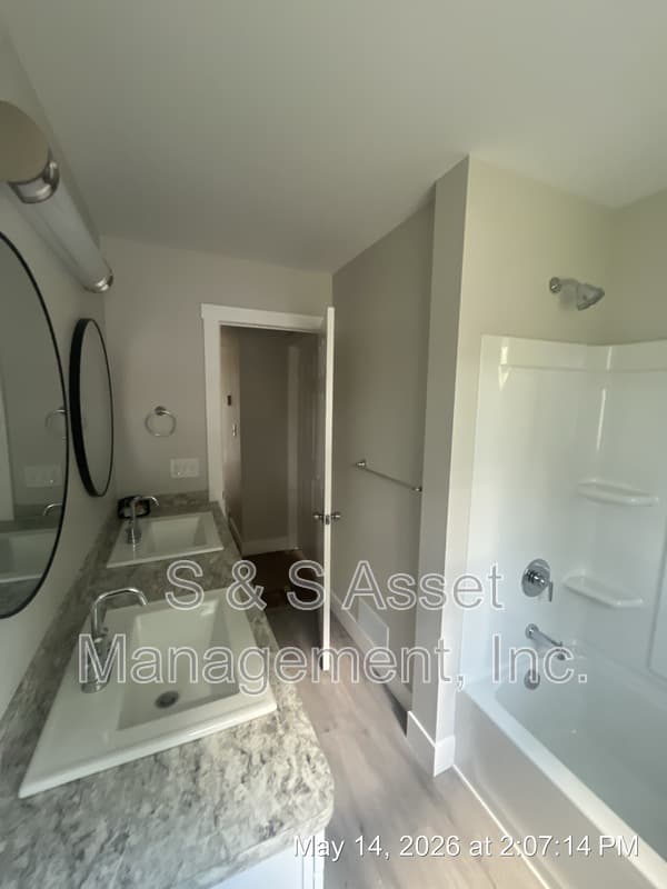 Lansing House: 4106 Stillwell Avenue