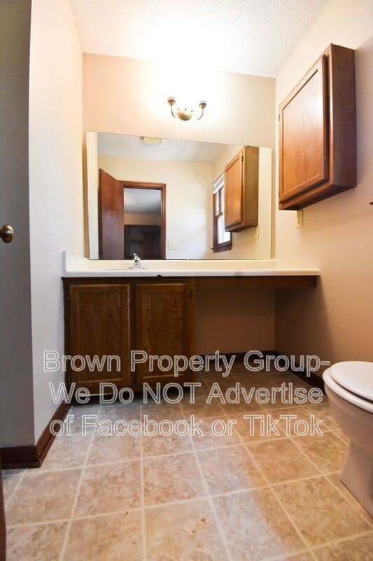 Fayetteville House: 146 Homeplace Ct