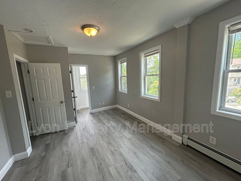 Cumberland House: 36 Boyle Ave