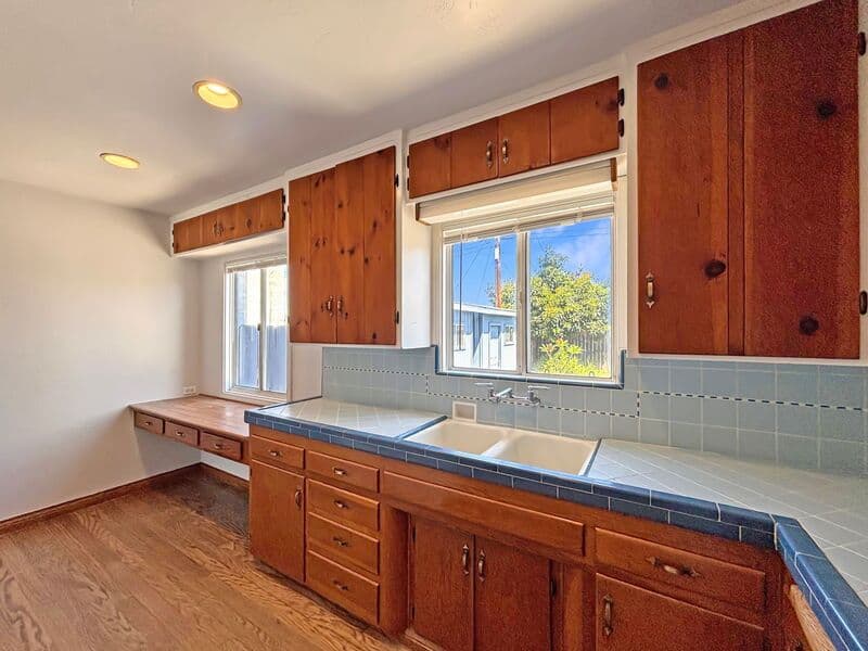 La Mesa House: 7340 W Point Ave