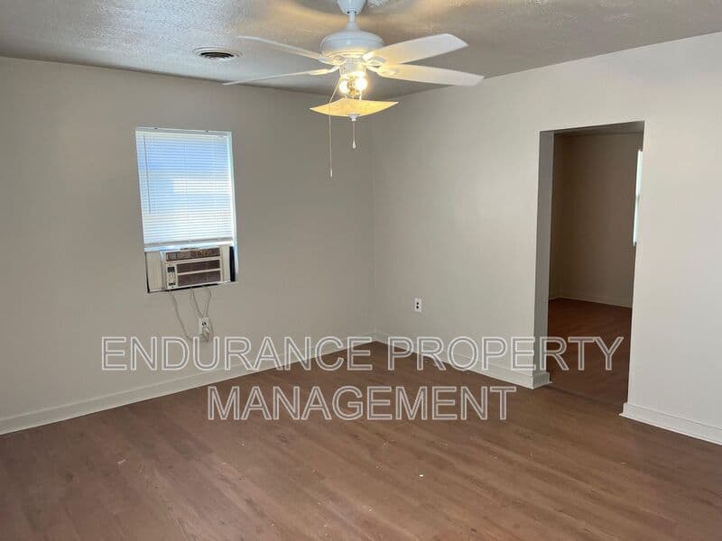 Middletown House: 2205 Roosevelt Blvd