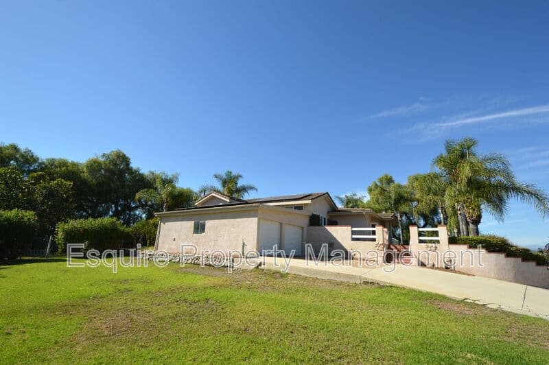MOORPARK House: 10779 CITRUS DR