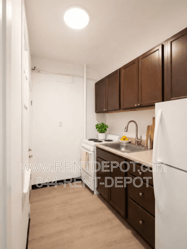 Evansville House: 1407 Howard St