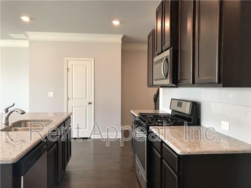 Snellville House: 2590 Norwich Trace