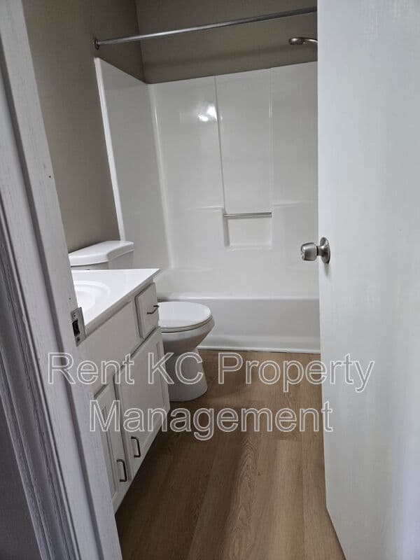 Smithville Condo: 208 W. Main Street