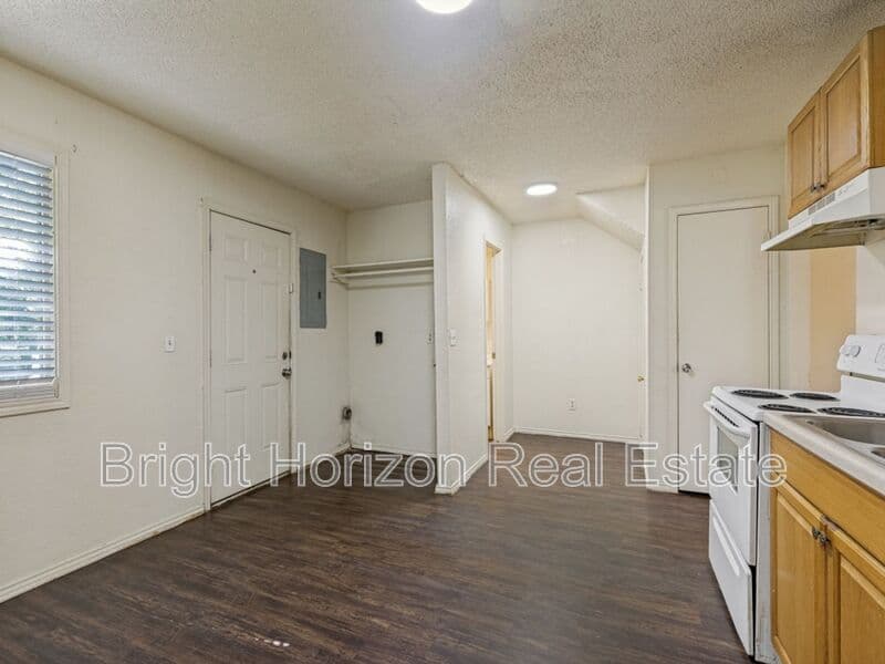 Azle Condo: 1410 Arvel Circle