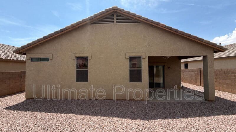 Surprise House: 16984 West Southampton Road