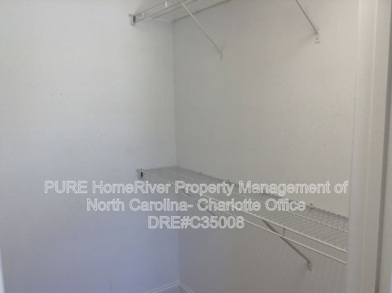 Winston Salem House: 3181 Ridgeback Dr