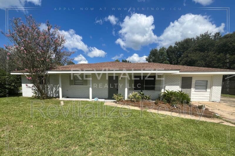 Gulfport House: 2531 W David Drive