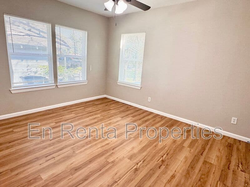 Ft Worth House: 541 Beddell St. W.