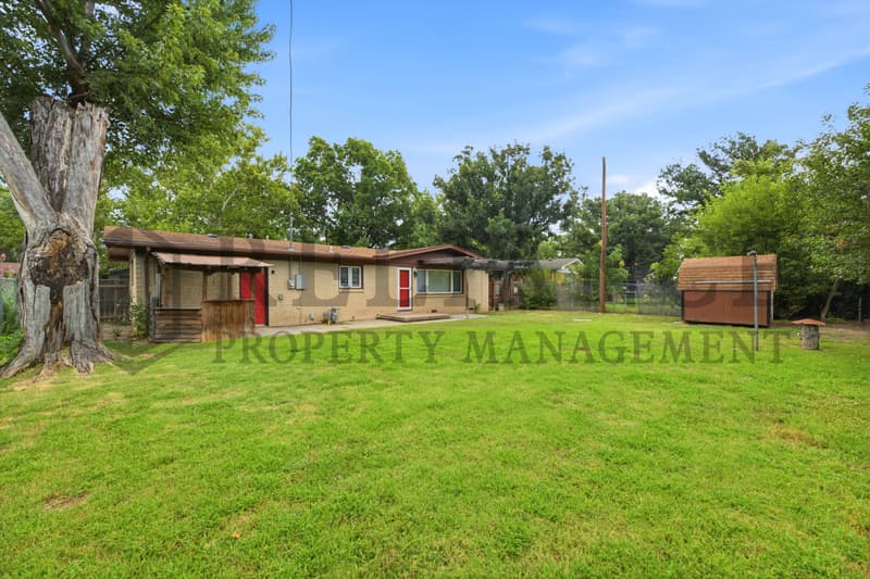 Wichita House: 9923 West Binter Lane