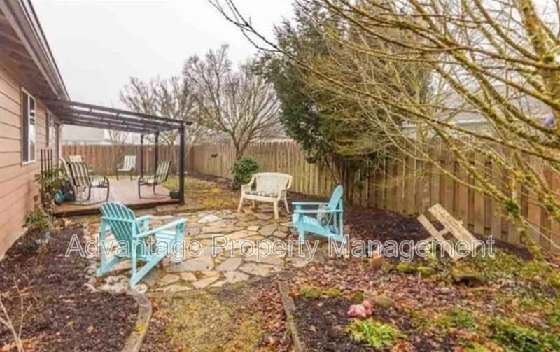 Albany House: 3122 30th SE