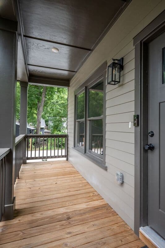 Athens House: 382 N Chase St