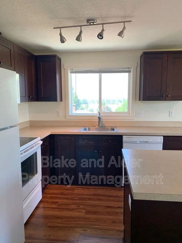 Portland House: 8211 N Montana Ave