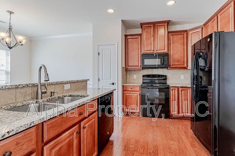 Greer Townhome: 12 Irvington Dr