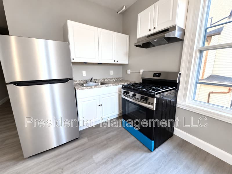 Waterbury Condo: 66 Holmes Ave
