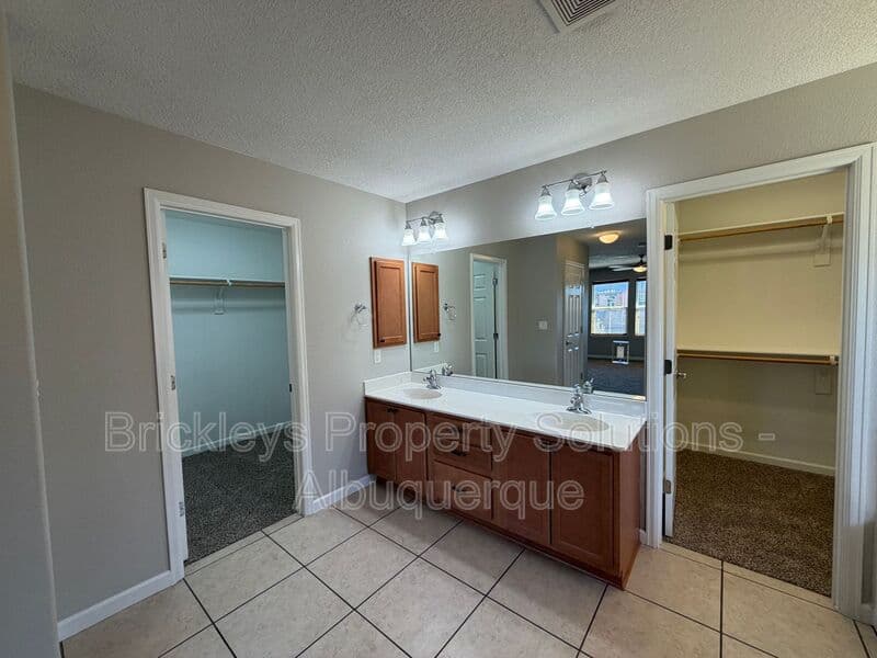 Rio Rancho House: 418 Paseo Roja Pl NE