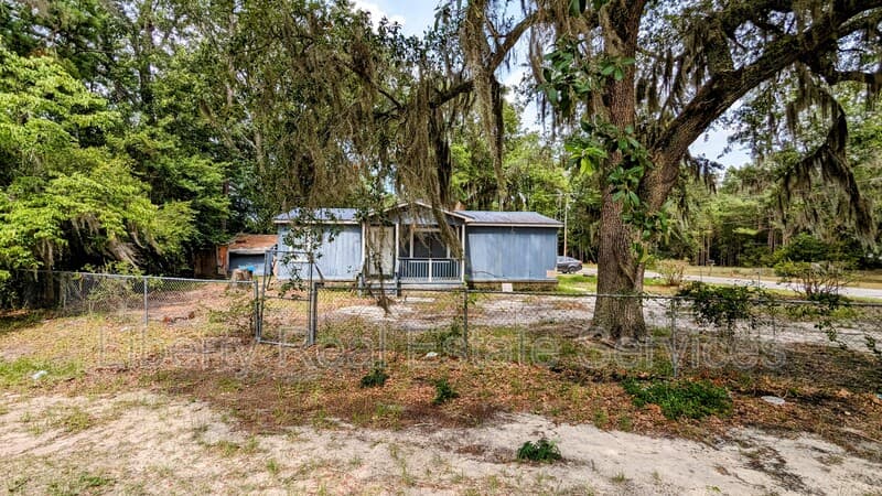 Hinesville House: 955 Hollywood Dr