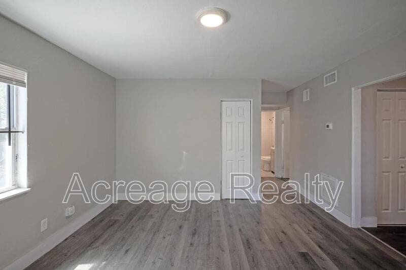Jacksonville House: 1652 Myrtle Ave N