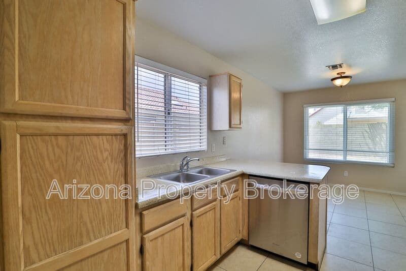 Glendale House: 3622 W. Wagoner Rd.