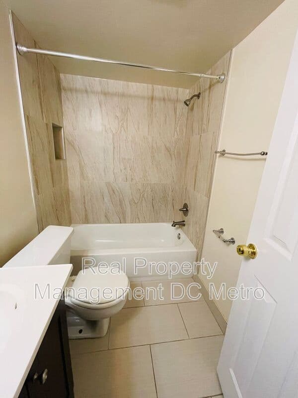 Washington Apartment: 815 Maryland Ave. NE
