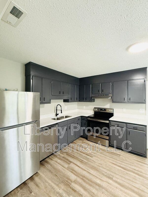 Fayetteville House: 1002 Ryder Court