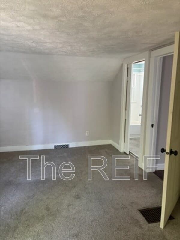 Lansing Condo: 513 North Magnolia Avenue 2nd Floor