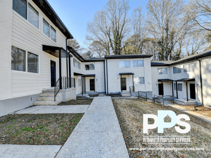 Atlanta House: 390 West Lake Avenue