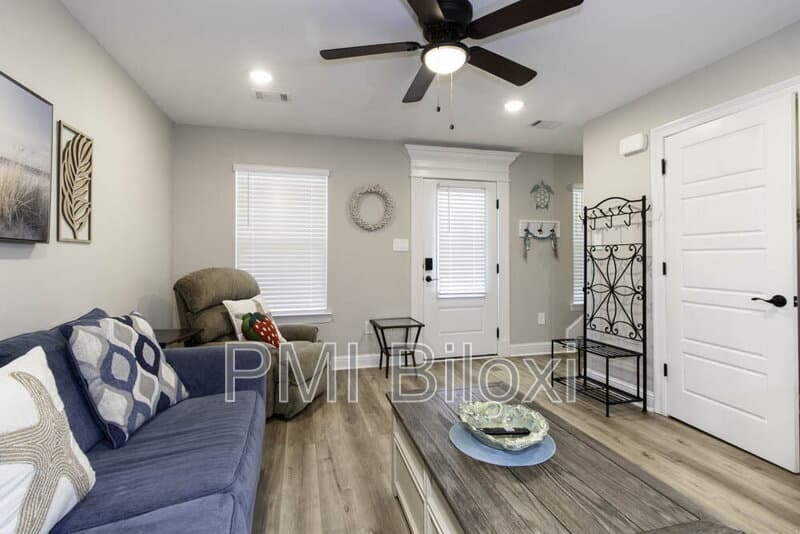 Biloxi House: 143 Coral Breeze Dr